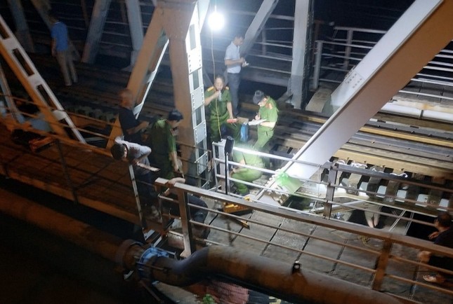 Hải Phòng: Xà lan đâm hỏng cầu Tam Bạc - Ảnh 3.
