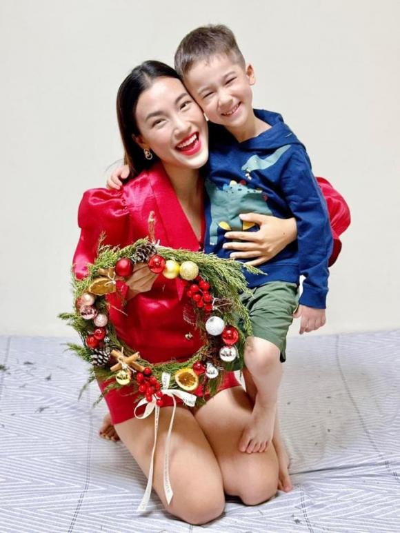 Á hậu lấy chồng Tây, 2 năm sau ly hôn không rõ lý do, lộ 1 chi tiết cho thấy dạy con cực văn minh - Ảnh 2.