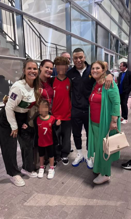 Bồ Đ&agrave;o Nha bị loại, gia đ&igrave;nh Ronaldo l&agrave;m điều bất ngờ với Mbappe - Ảnh 1.