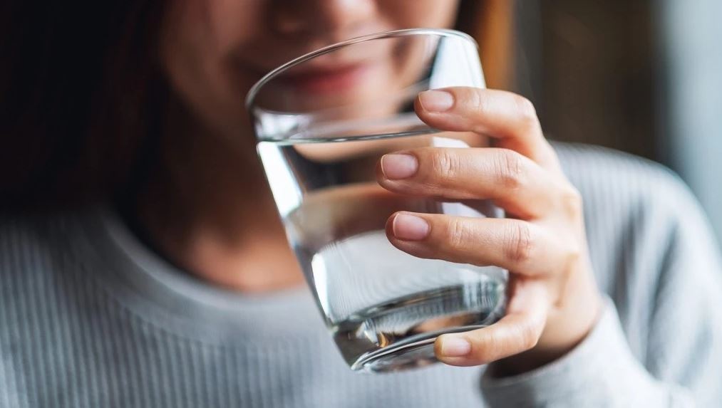 Có 1 loại nước “miễn phí” giúp giảm cân và làm da mịn màng, mỗi sáng uống 1 cốc sẽ thấy lợi ích bất ngờ - Ảnh 4.
