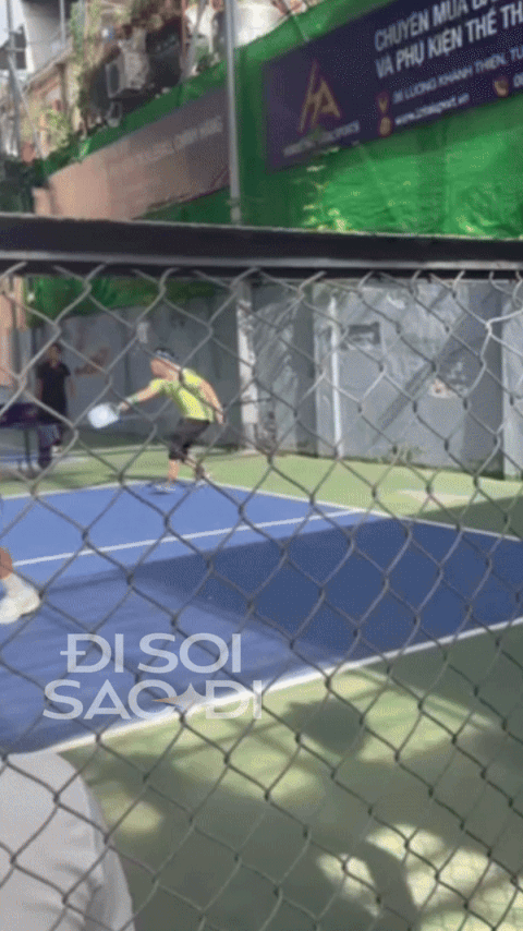 Tóm dính Shark Bình đu trend chơi pickleball vào cuối tuần, xả vai ông bố bỉm sữa - Ảnh 2.