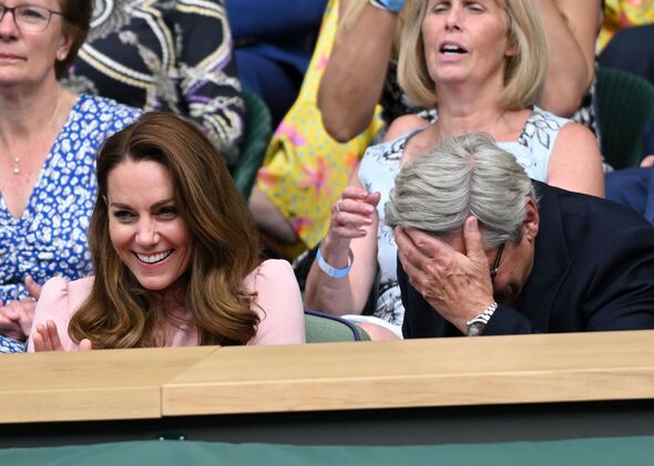 Princess Kate wants to fill the earth because of her father's funny mistake at Wimbledon - Photo 1.