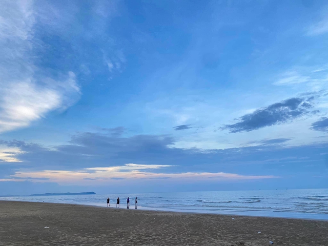 Ngoài Sầm Sơn, Thanh Hoá còn có 1 bãi biển đẹp tự nhiên nhiều du khách chưa biết: Cách thành phố chỉ 20km - Ảnh 5.