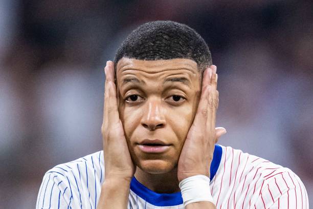 Mbappe lần đầu lên tiếng sau khi bị loại thất vọng tại Euro 2024: Tôi đá kém nên phải về nhà - Ảnh 1.