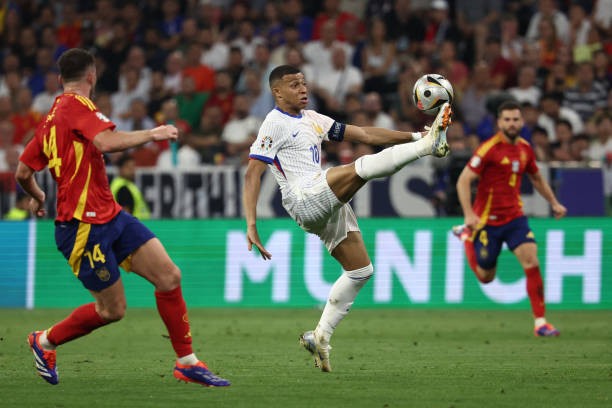 Mbappe đau đớn ra về với lời nguyền khủng khiếp mang tên EURO - Ảnh 5.