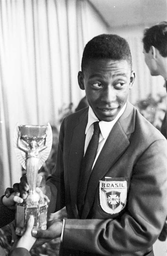 Lamine Yamal and the magical age of 16: Compared to Messi, breaking Ronaldo's record, following the same path as Pele - Photo 7.