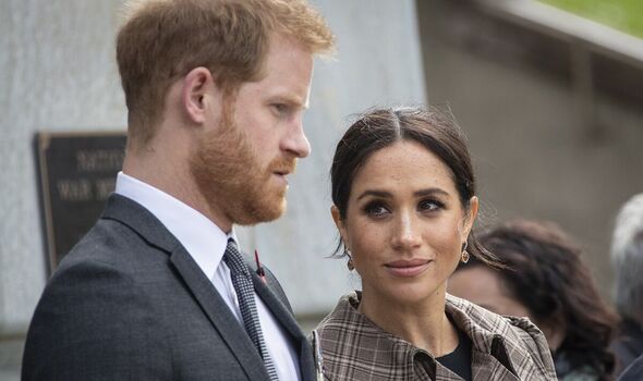 Meghan bị nhận xét là chỉ chạy theo danh lợi, cản trở Harry theo đuổi các lý tưởng cao đẹp - Ảnh 1.