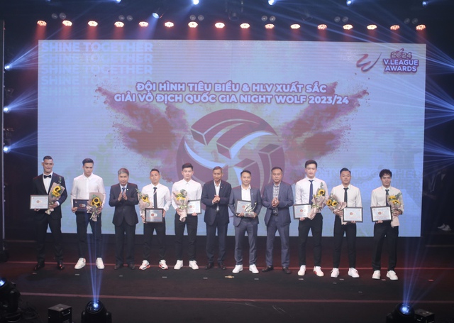 V.League Awards 2023/24: Ngôi sao CLB Nam Định giành hat-trick giải thưởng - Ảnh 2.