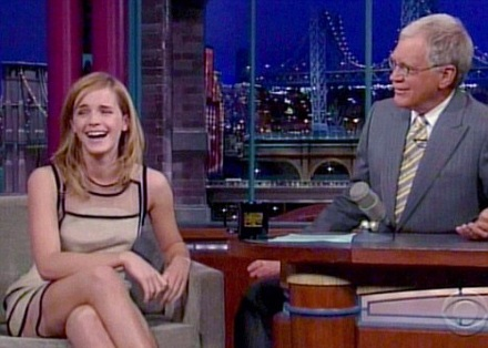 Emma Watson had an unforgettable wardrobe malfunction with a dress with a slit down to her navel - Photo 5.