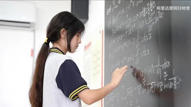 Chấn động Trung Quốc: Nữ sinh nghèo 17 tuổi trường nghề vùng nông thôn đánh bại du học sinh Harvard, MIT trong cuộc thi toán toàn cầu, khiến 38 đối thủ liên danh kiện gian lận - Ảnh 3.
