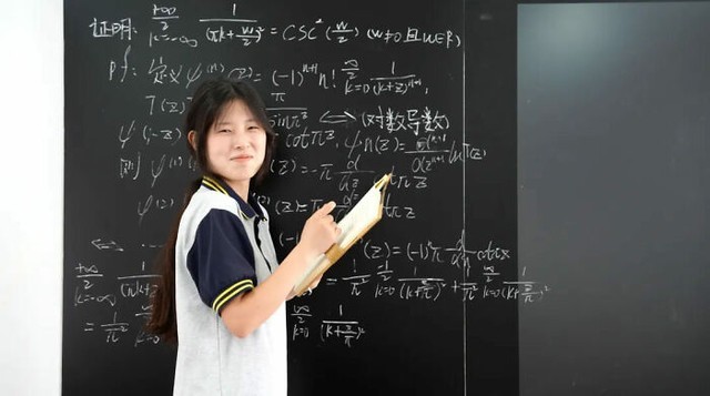 Chấn động Trung Quốc: Nữ sinh nghèo 17 tuổi trường nghề vùng nông thôn đánh bại du học sinh Harvard, MIT trong cuộc thi toán toàn cầu, khiến 38 đối thủ liên danh kiện gian lận - Ảnh 1.