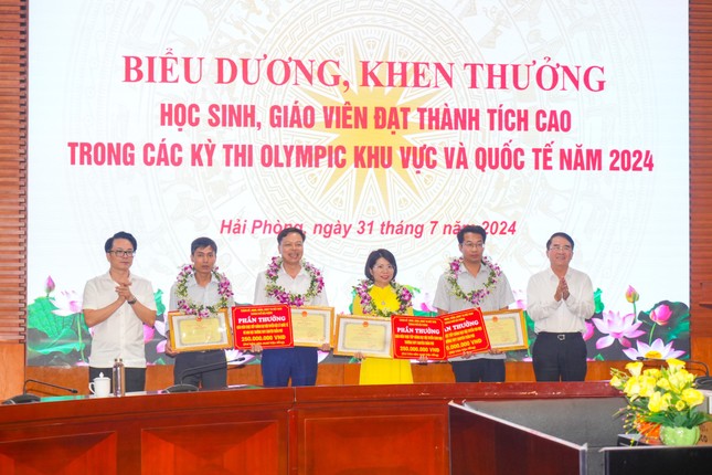 Hải Phòng chi 2,7 tỷ đồng thưởng học sinh đạt giải Olympic khu vực và quốc tế- Ảnh 2.