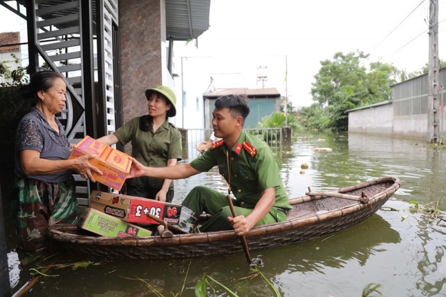 Hà Nội: Người đàn ông tử vong khi đi đánh cá trên sông Tích- Ảnh 1.