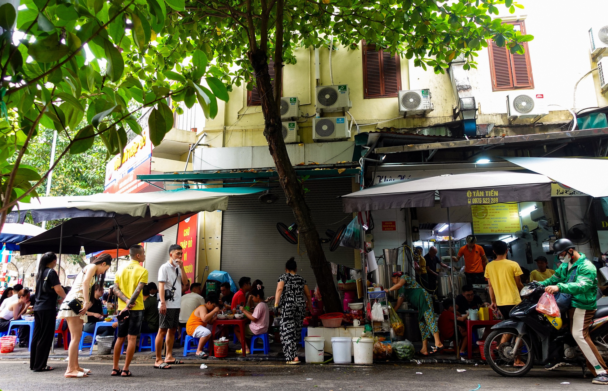 Quán phở Hà Nội bán 1600 bát mỗi ngày: Là quán quen của HLV Park, được Michelin Guide đề xuất nhưng vẫn gây tranh cãi- Ảnh 22.