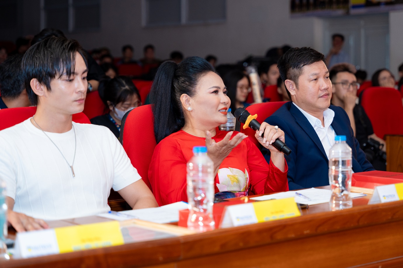 Tài năng trẻ tỏa sáng tại sân chơi diễn xuất HUTECH Acting Stars 2024- Ảnh 2.