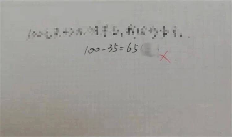 Con làm phép tính "100 - 35 = 65" bị cô giáo gạch đỏ, bố tưởng cô chấm sai, bức xúc gọi chất vấn và cái kết "bức xúc tăng gấp bội"- Ảnh 1.