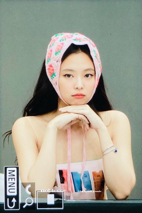 1,5 triệu người phát sốt vì cú vuốt tóc của Jennie (BLACKPINK)- Ảnh 3.