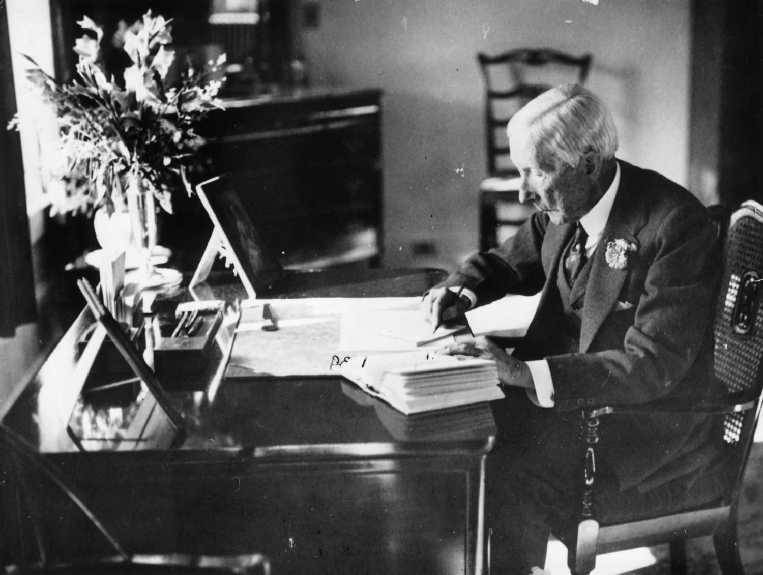 Tỷ phú Rockefeller dặn con muốn giàu phải tránh kết giao với 2 loại người và chú trọng 3 kỹ năng: Không lạ khi nhà giàu tới 7 đời- Ảnh 2.