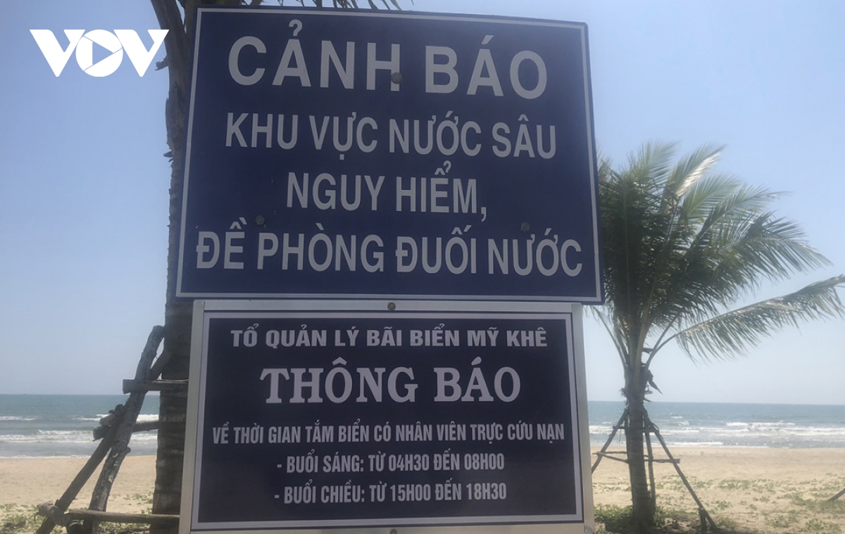 Cứu nạn kịp thời 3 mẹ con bị đuối nước khi tắm biển Mỹ Khê, Quảng Ngãi- Ảnh 2.