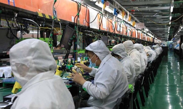 Foxconn tuyển dụng thêm 50.000 công nhân sản xuất iPhone 16- Ảnh 1.