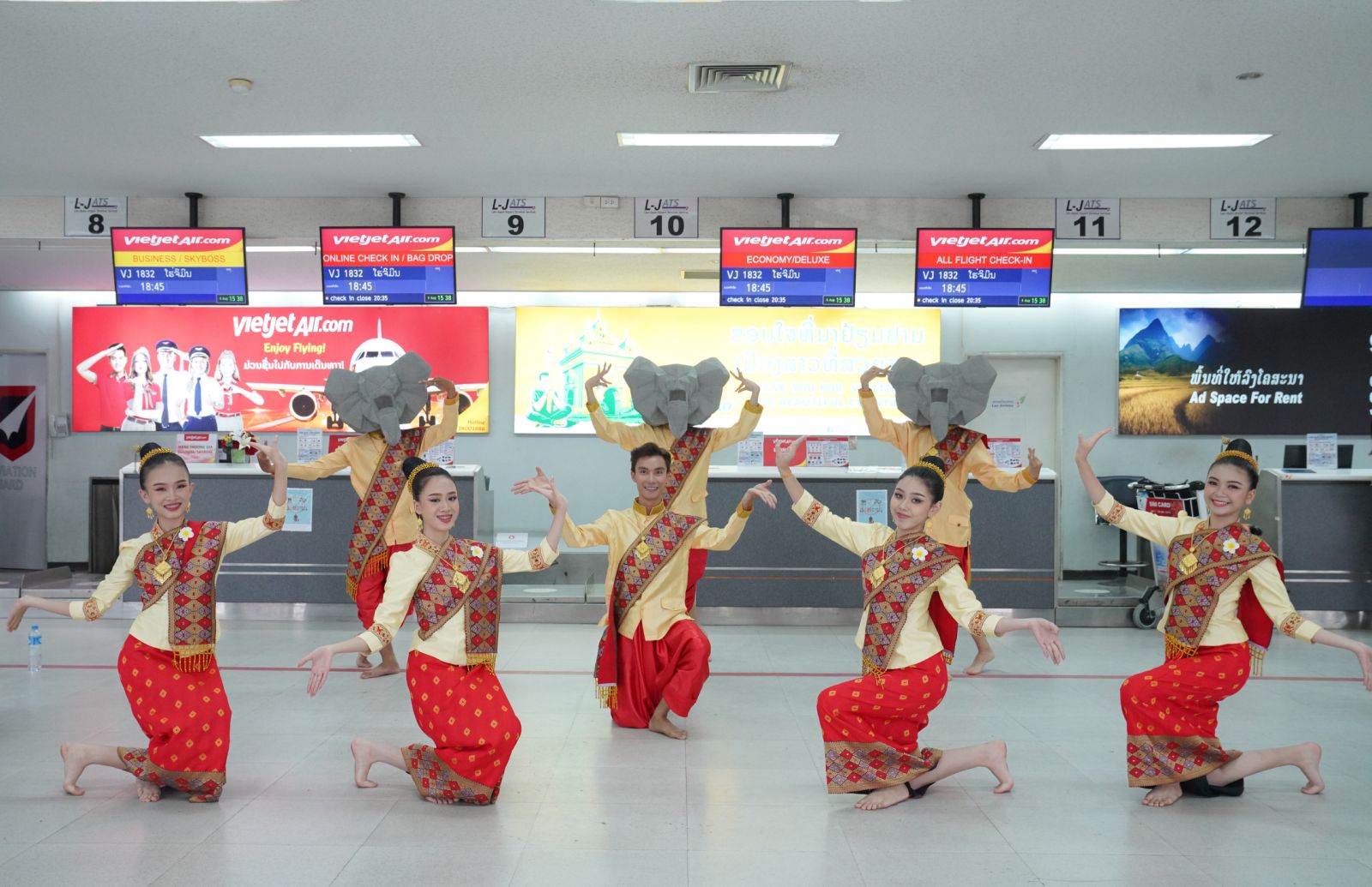 Ngày Quốc tế Voi siêu đáng nhớ trên tàu bay Vietjet đi Viêng Chăn- Ảnh 1.