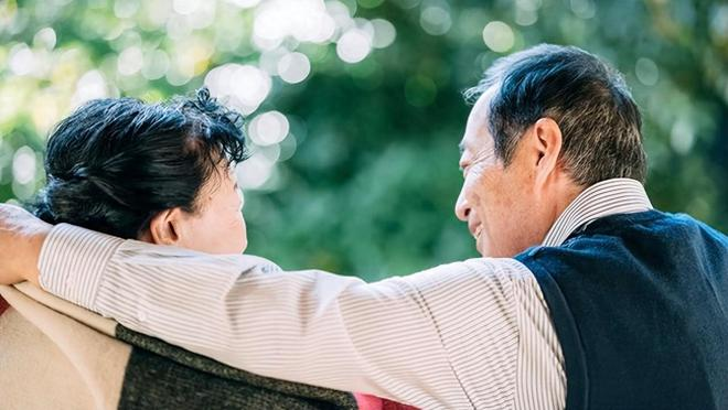 Mua nh&agrave;, chăm ch&aacute;u ngoại 8 năm, kh&ocirc;ng bằng b&agrave; nội mua cho một chiếc &ocirc; t&ocirc;: B&agrave; ngoại U60 