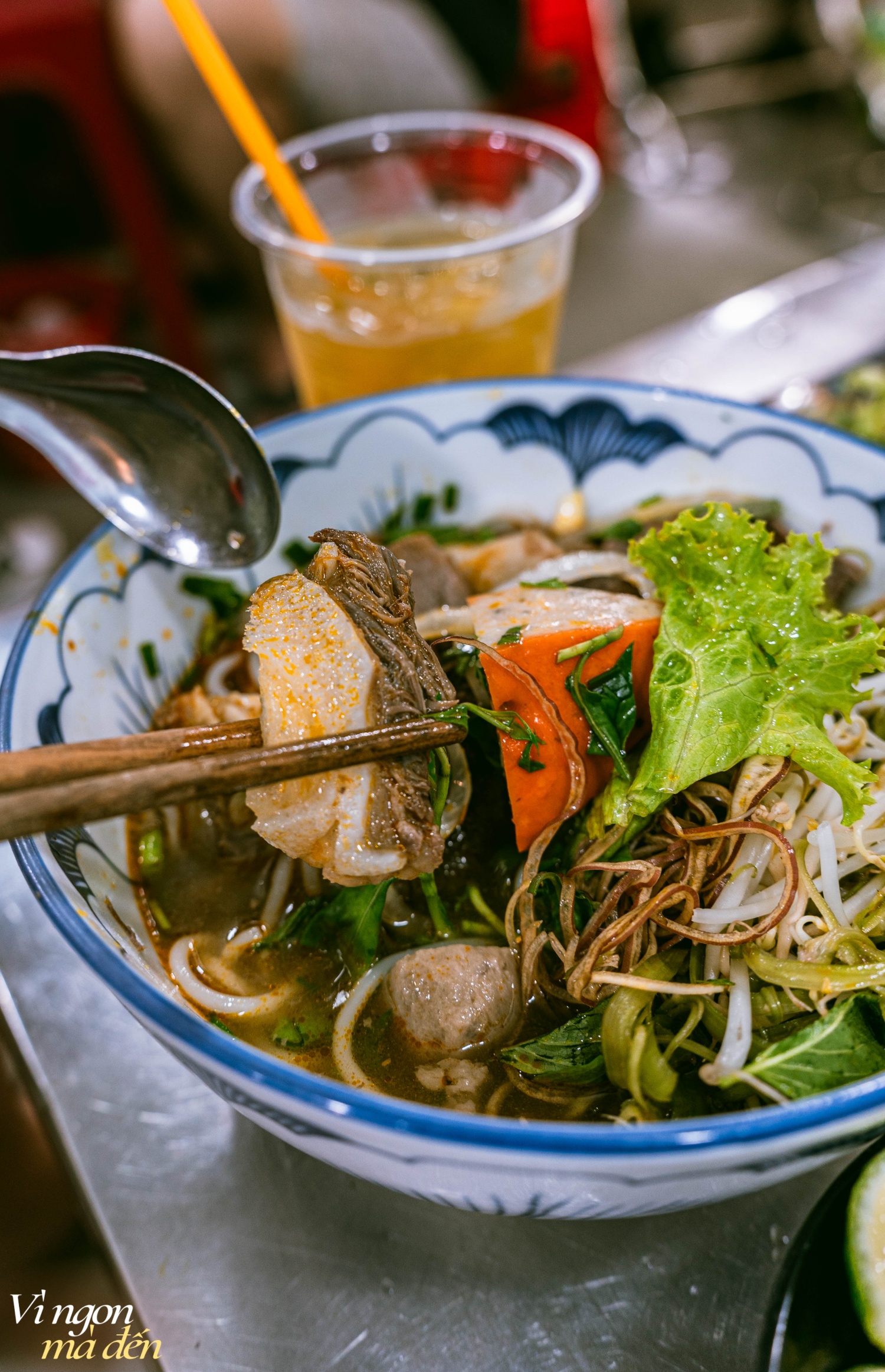 Nhân viên ngân hàng bỏ việc đi bán bún bò, tiệm lúc nào cũng kín bàn, bán vài tiếng là hết veo: "Làm nghề này cực nhưng mình được sống trọn vẹn!"- Ảnh 10.