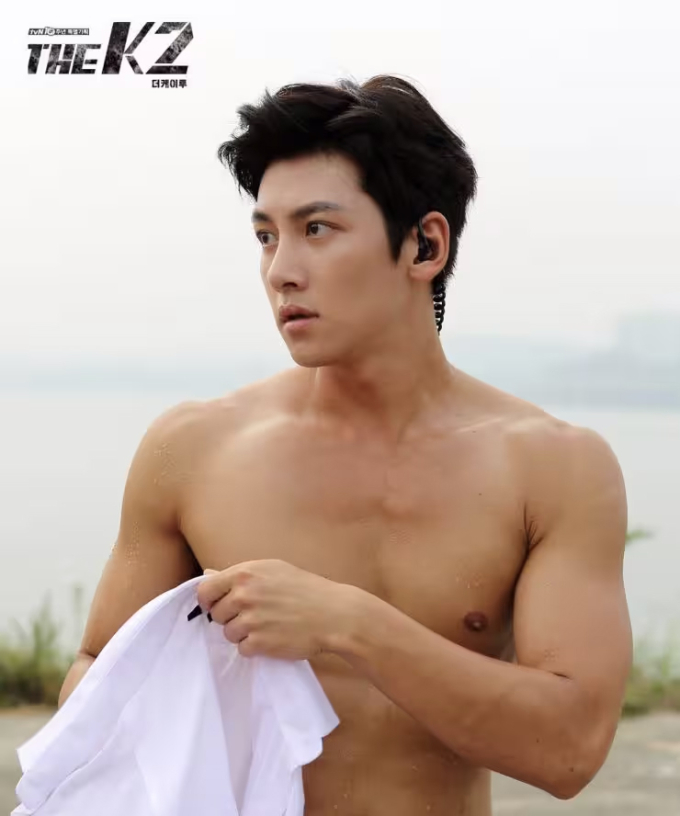 Ji Chang Wook đỏ mặt vì bị 