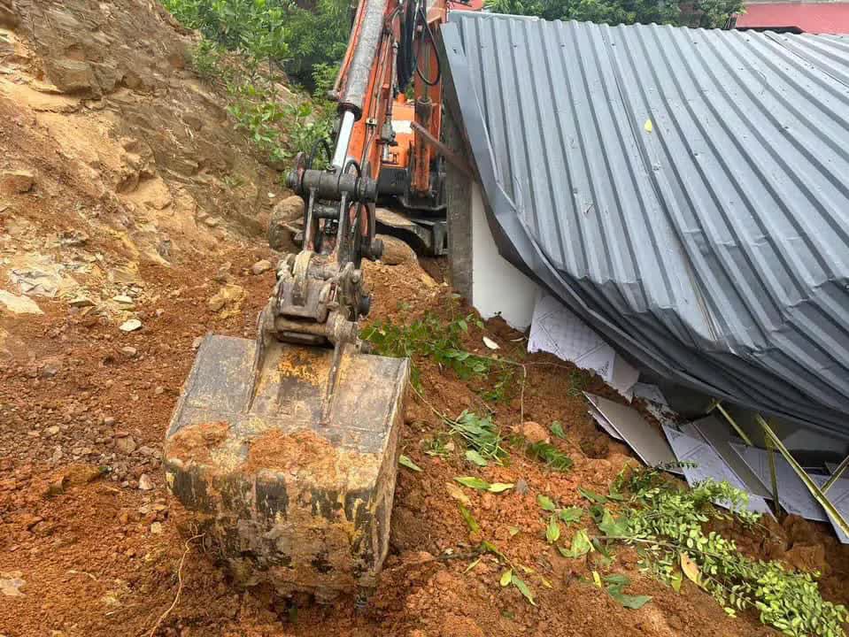 Vụ sạt lở đất vùi lấp 2 mẹ con ở Vĩnh Phúc: Bé trai 5 tuổi cũng không ...
