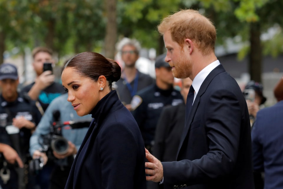 Bức ảnh của Hoàng tử George: Cú sốc lớn với vợ chồng Harry và Meghan khi nỗi bất an trở thành hiện thực- Ảnh 2.