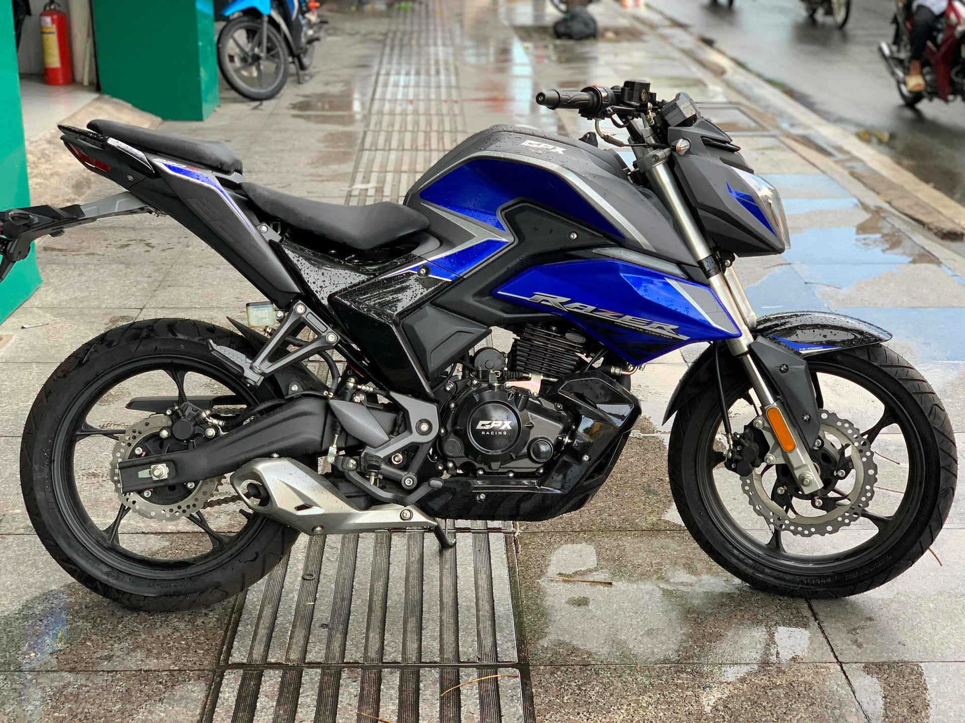 "Vua côn tay" 220cc giá 40 triệu về Việt Nam: Thiết kế hầm hố, trang bị ngang cơ Yamaha Exciter và Honda Winner X- Ảnh 1.