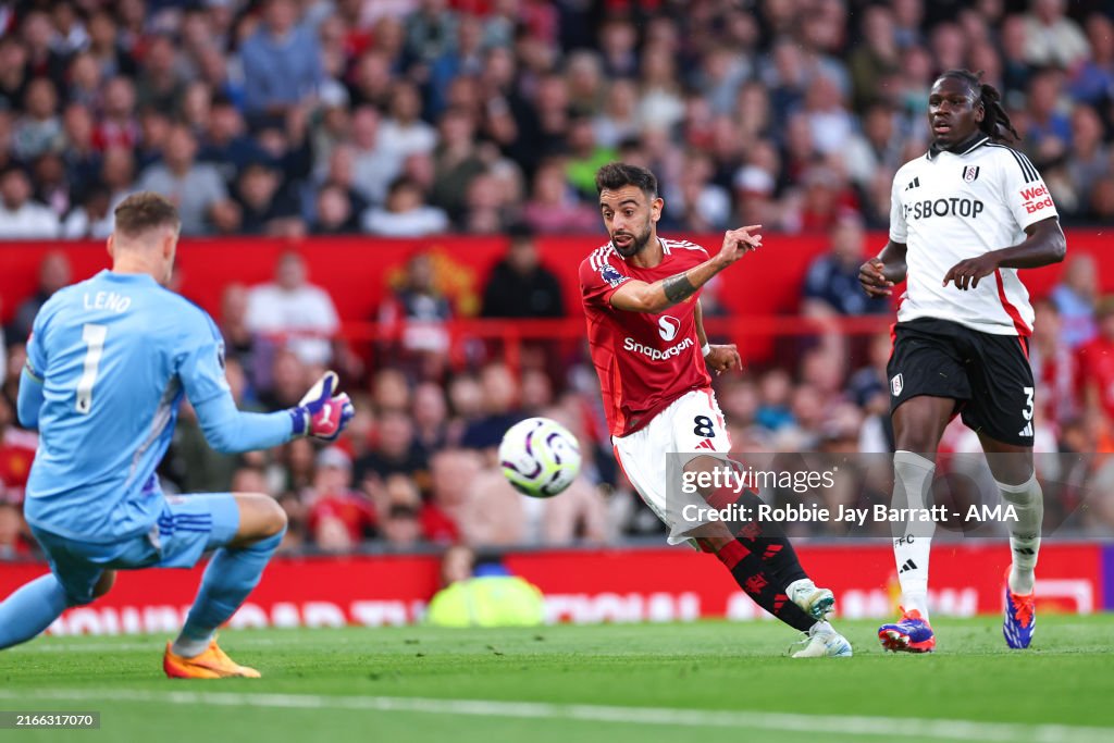 "Xạ thủ" Hà Lan chạm bóng tinh tế, MU giành trọn 3 điểm trong ngày ra quân Premier League- Ảnh 1.