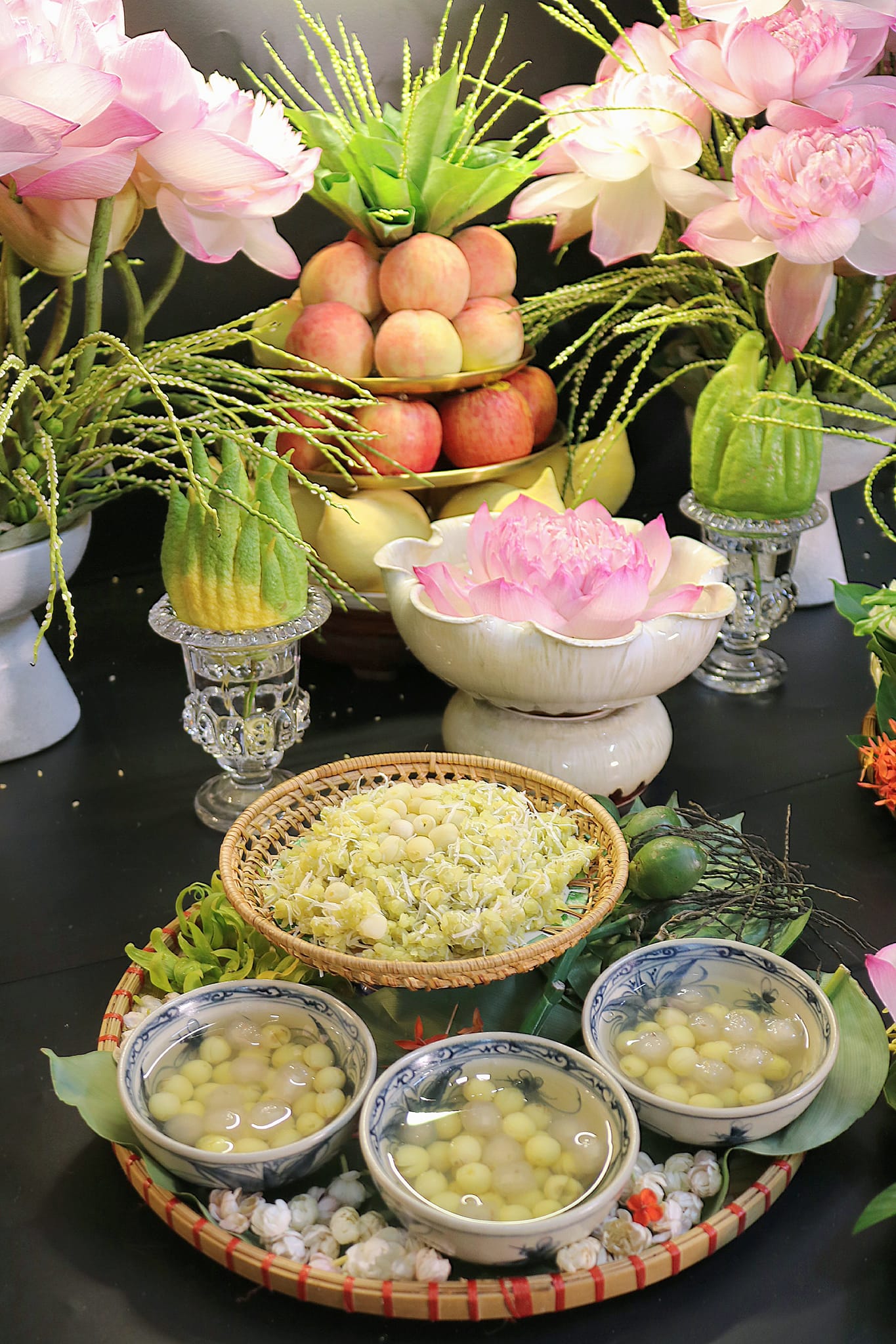 Ngắm 6 m&acirc;m c&uacute;ng Rằm th&aacute;ng 7 đong đầy t&acirc;m &yacute;, tr&agrave;n trề y&ecirc;u thương trong ng&agrave;y lễ Vu Lan- Ảnh 6.