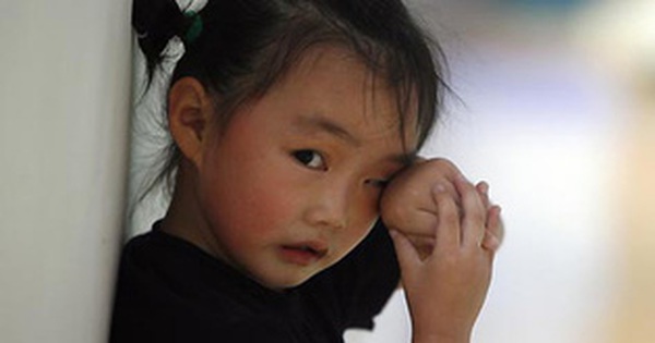 Cha mẹ c&agrave;ng th&iacute;ch ra vẻ "h&agrave;o ph&oacute;ng" trong 3 việc: Con c&aacute;i sẽ chịu thiệt th&ograve;i nhất- Ảnh 1.