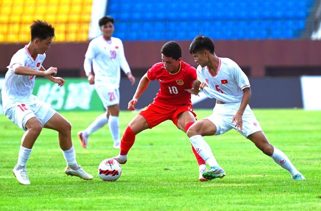 Báo Trung Quốc: “Chiến thắng 4-0 trước tuyển Việt Nam đã khiến người hâm mộ sáng mắt!”- Ảnh 2.