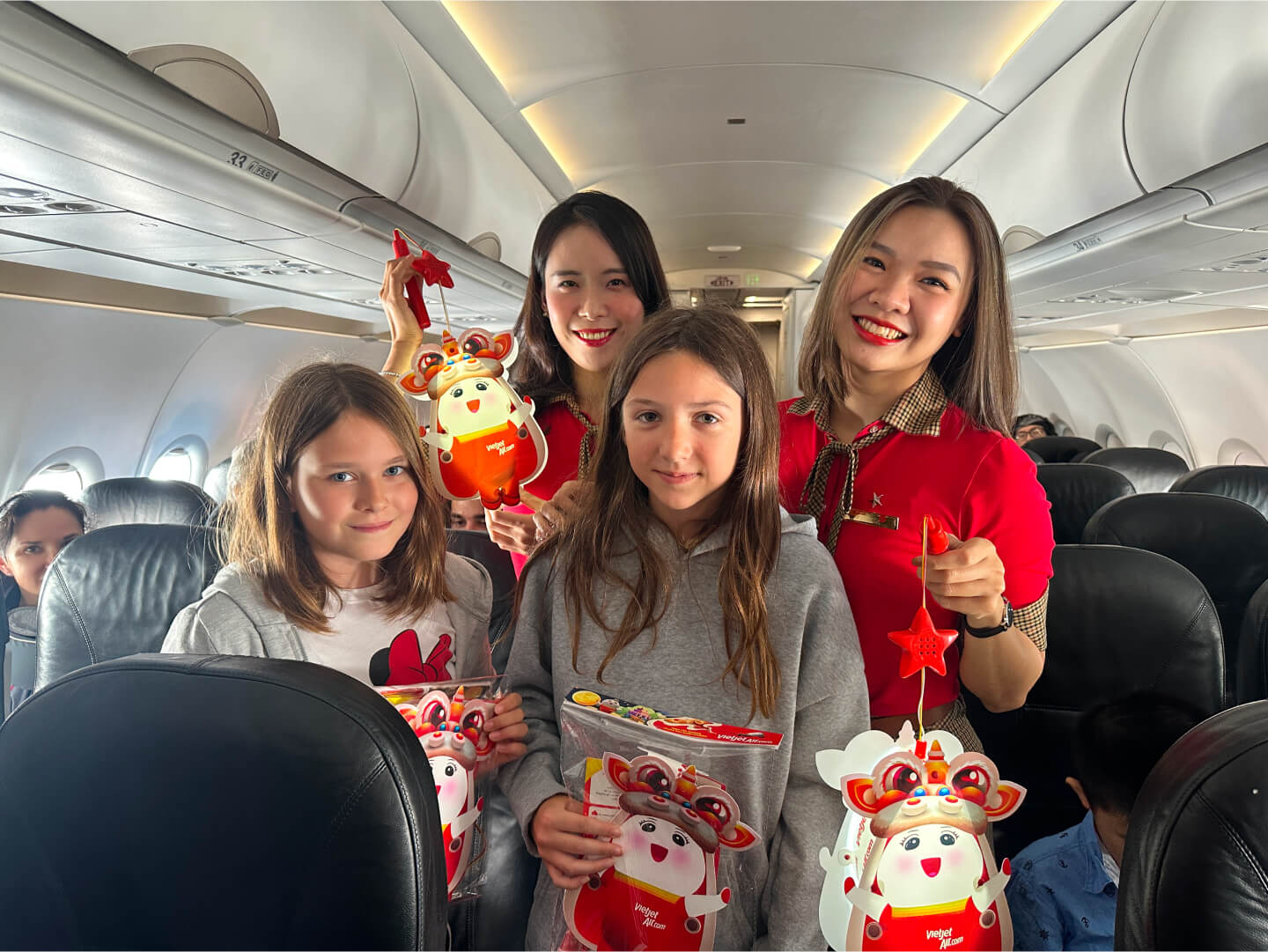 Dịch vụ từ trái tim với nụ cười tỏa nắng trên khắp các chuyến bay Vietjet- Ảnh 7.