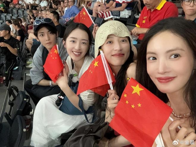 Lưu Thi Thi và dàn sao hàng đầu Cbiz bị mắng suốt 3 ngày vì loạt ảnh tai tiếng tại Olympic Paris 2024- Ảnh 4.