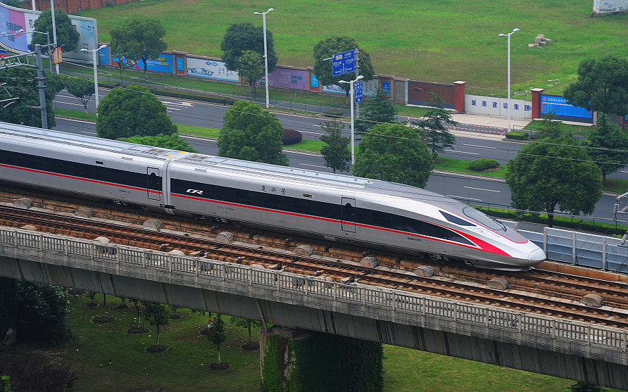 Tàu cao tốc Trung Quốc chạy 350 km/h nhưng đồng xu đứng yên không đổ- Ảnh 2.