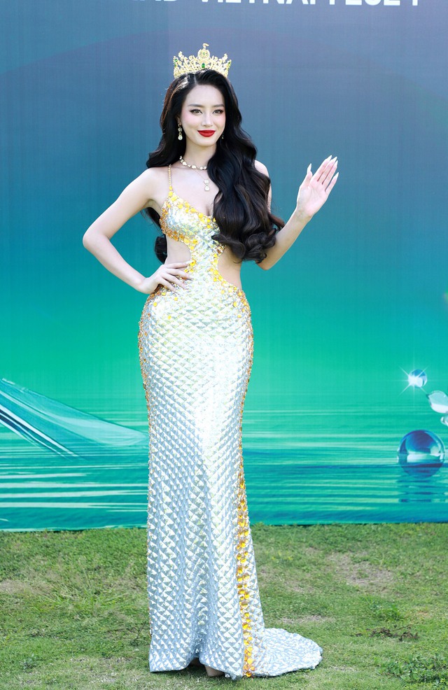 Thảm đỏ Miss Grand Vietnam: Lương Thùy Linh lộ eo kém thon, Thùy Tiên không hở bạo vẫn nổi giữa dàn mỹ nhân "nóng bỏng"- Ảnh 4.