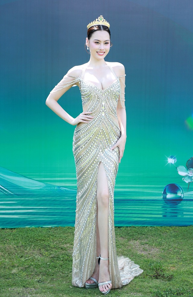 Thảm đỏ Miss Grand Vietnam: Lương Thùy Linh lộ eo kém thon, Thùy Tiên không hở bạo vẫn nổi giữa dàn mỹ nhân "nóng bỏng"- Ảnh 6.