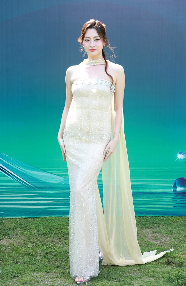 Thảm đỏ Miss Grand Vietnam: Lương Thùy Linh lộ eo kém thon, Thùy Tiên không hở bạo vẫn nổi giữa dàn mỹ nhân "nóng bỏng"- Ảnh 2.