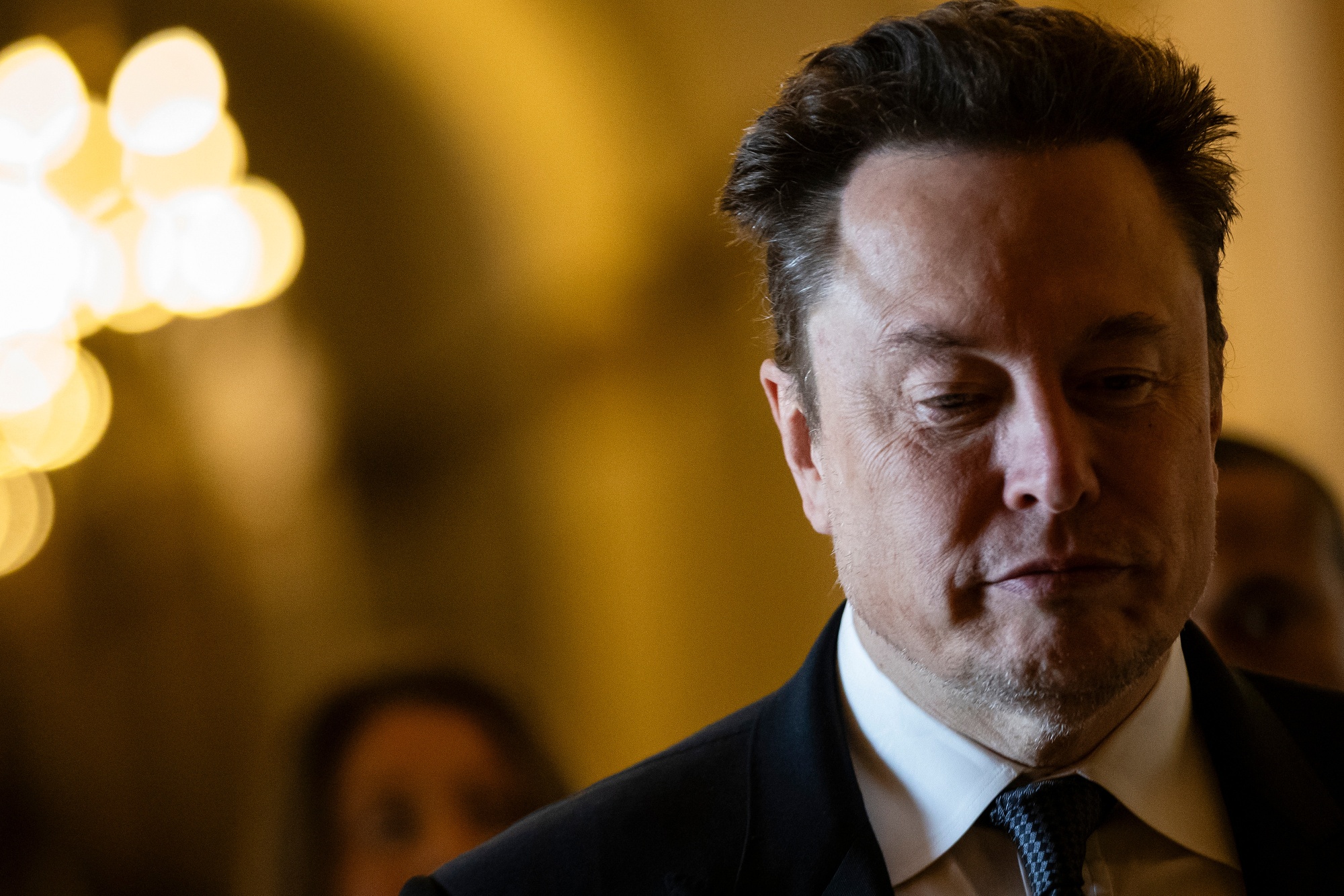 "Elon Musk deepfake" trở thành kẻ lừa đảo thành công nhất thời đại: Video giả chỉ tốn 10 USD để sản xuất trong 10 phút, có người nhẹ dạ mất hơn 17 tỷ đồng- Ảnh 1.