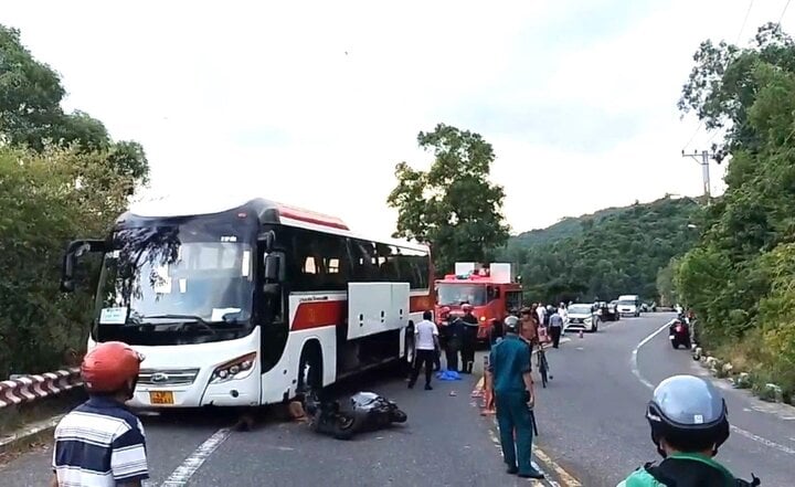 Cứu nữ du kh&aacute;ch nước ngo&agrave;i bị mắc kẹt dưới gầm xe ở Đ&agrave; Nẵng- Ảnh 1.
