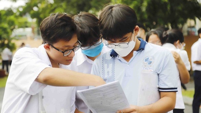 1 ngành học vừa được Bộ Nội vụ ưu tiên tăng lương nhiều nhất: Điểm chuẩn các trường đồng loạt tăng, có nơi học phí cực dễ thở- Ảnh 2.