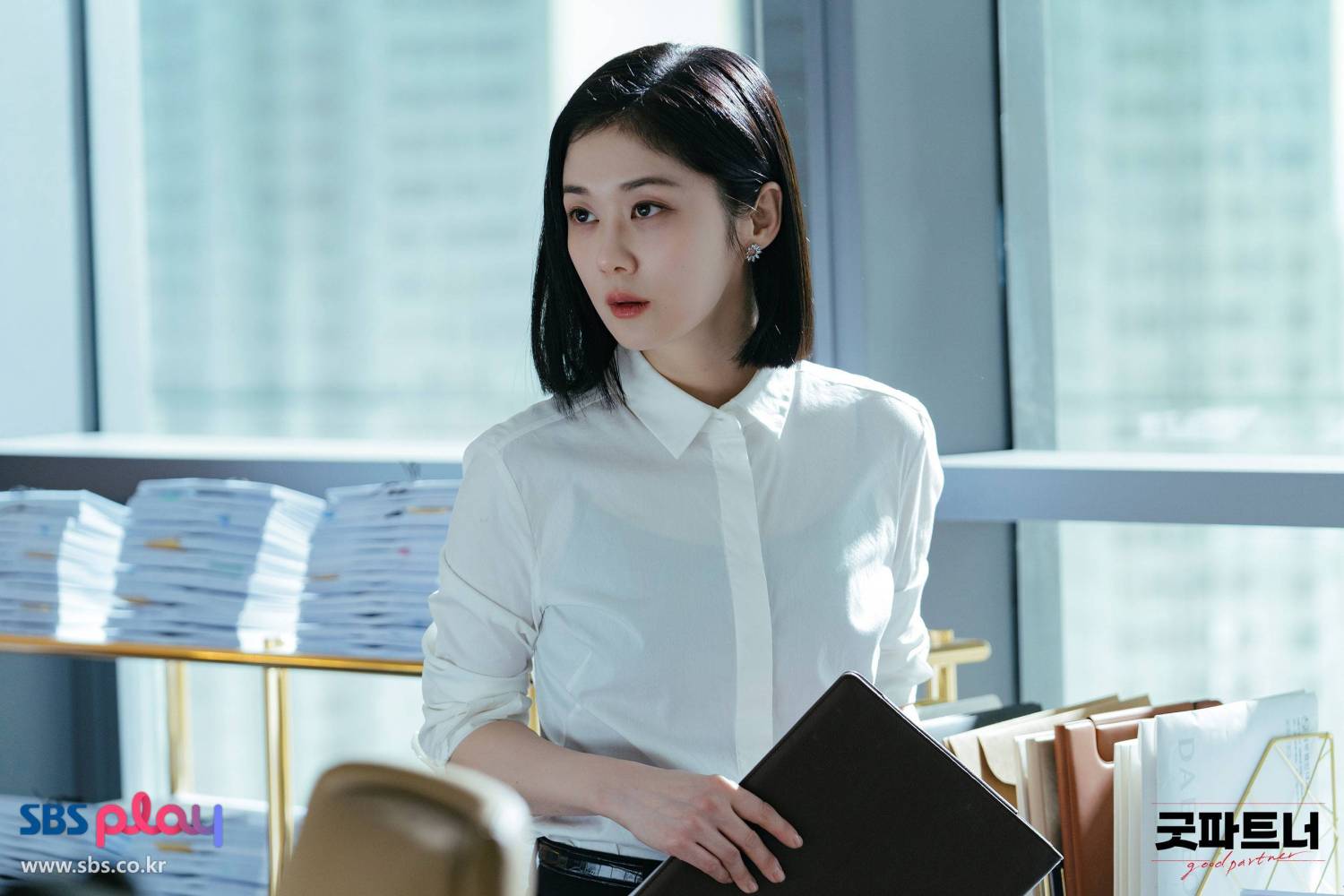 Jang Nara im neuesten Film: Babygesicht, eleganter Bürostil - Foto 11.