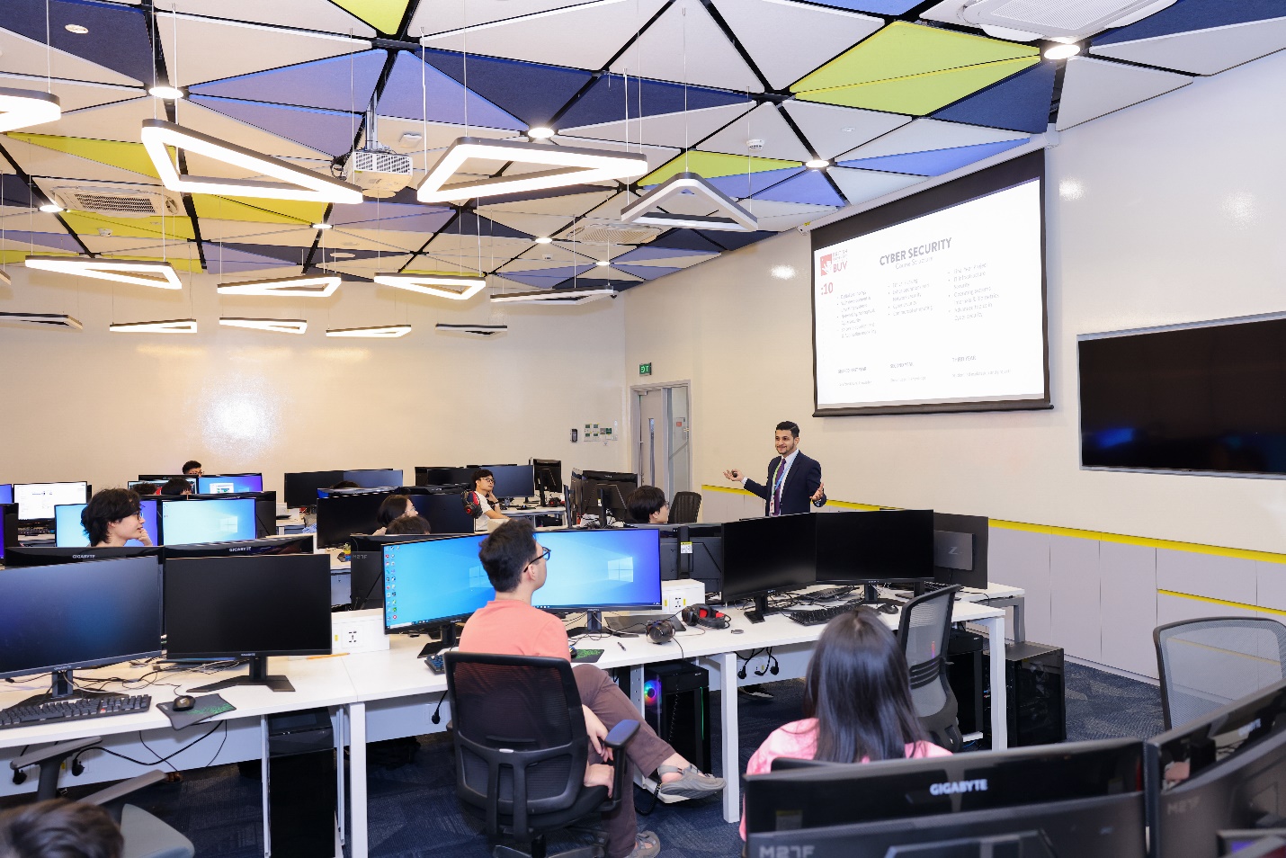 Giải mã sức hút của BUV Open Day - Ngày trải nghiệm lớn bậc nhất trong năm cho học sinh cấp 3- Ảnh 2.