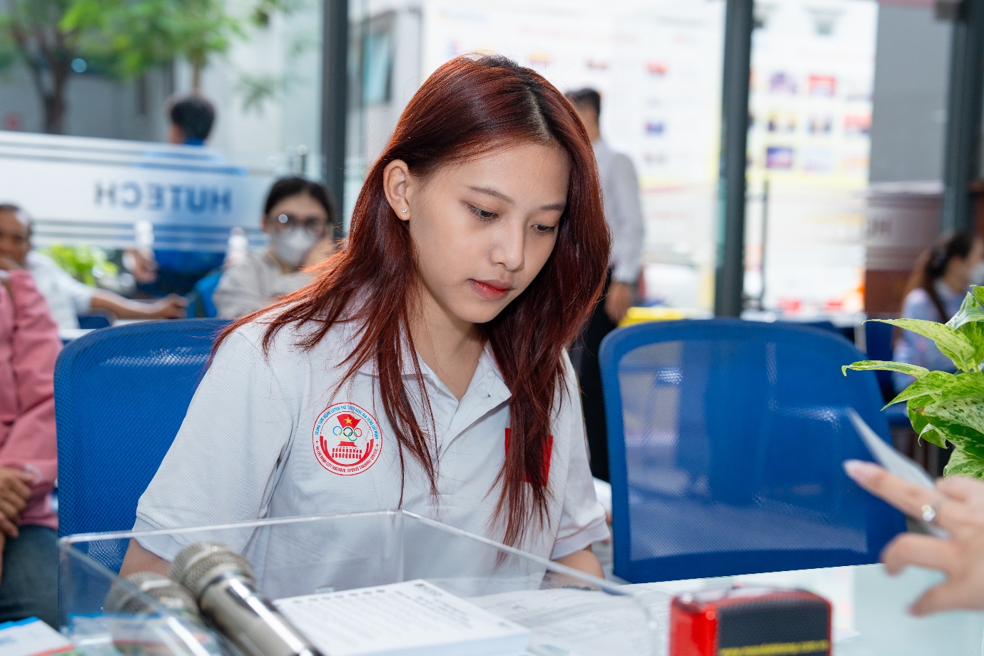 VĐV huy chương Bạc giải Vô địch Thể dục Aerobic châu Á 2023 nhập học ngành Quản trị sự kiện tại HUTECH- Ảnh 1.