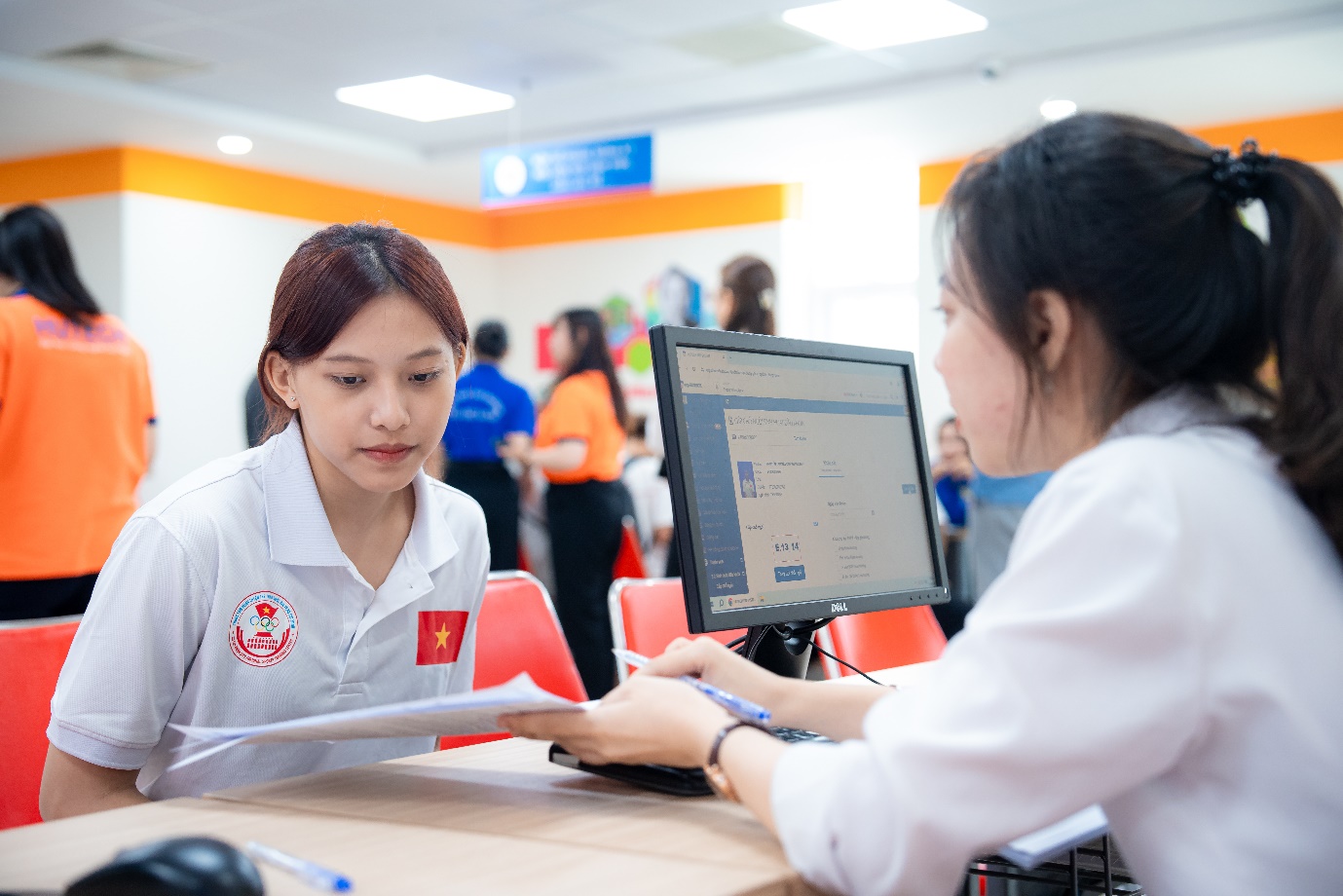 VĐV huy chương Bạc giải Vô địch Thể dục Aerobic châu Á 2023 nhập học ngành Quản trị sự kiện tại HUTECH- Ảnh 2.
