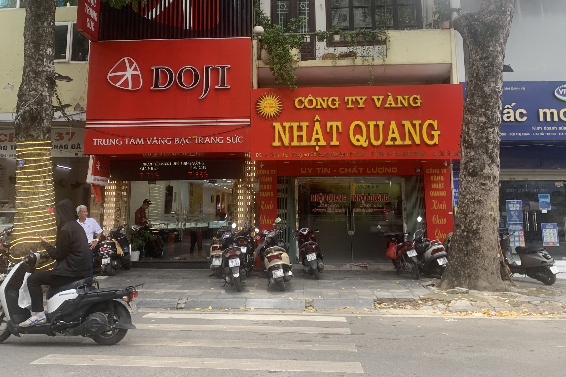 Cảnh tượng 'lạ đời' ở tiệm vàng Hà Nội ngày giá cao chót vót- Ảnh 11.