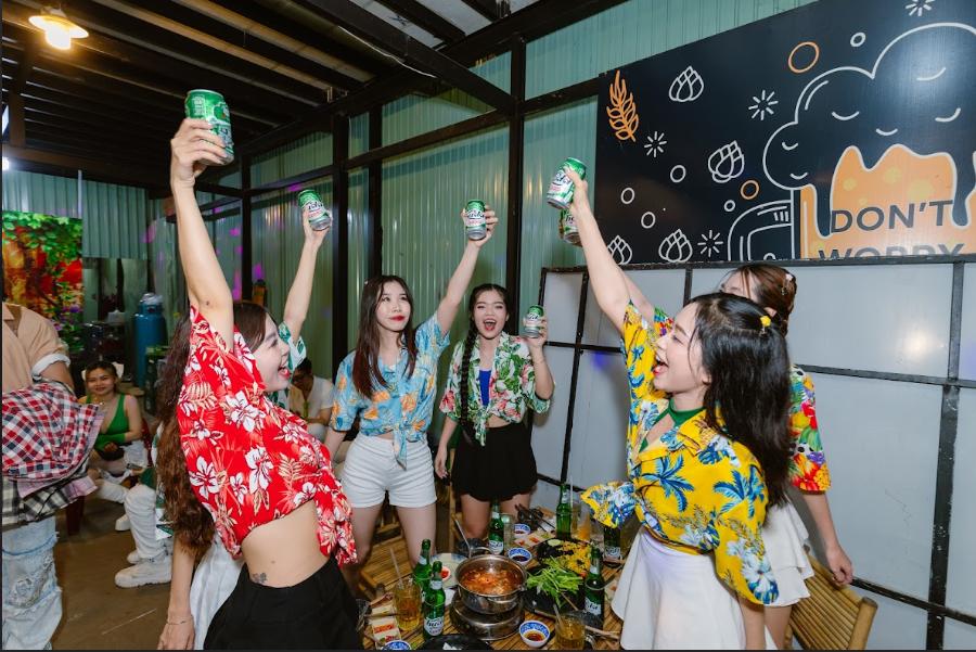 Theo ch&acirc;n giới trẻ miền Nam đi chill biển trong phố- Ảnh 1.